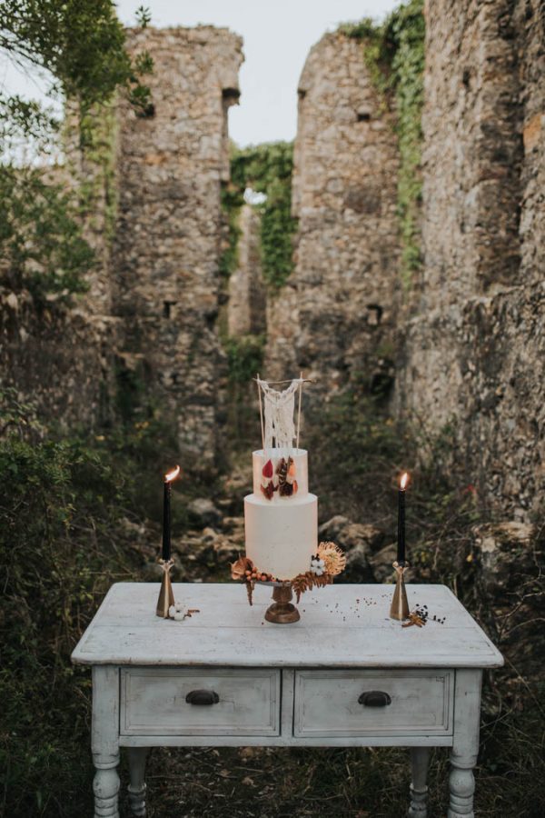 wild-wedding-inspiration-in-portuguese-castle-ruins-my-fancy-wedding-10
